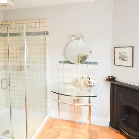 Stunning Victorian With Private Garden *