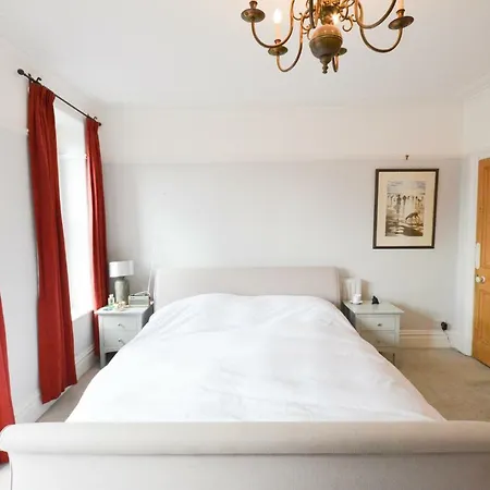 Stunning Victorian With Private Garden Holiday home *