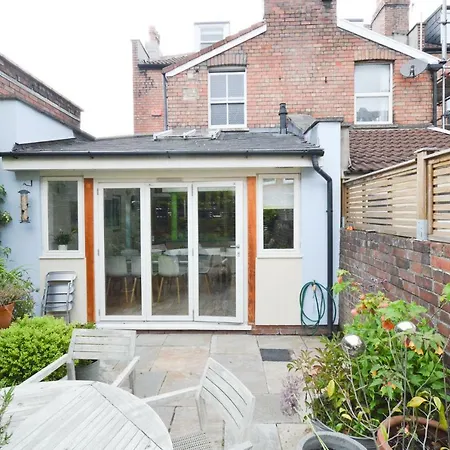 Stunning Victorian With Private Garden *