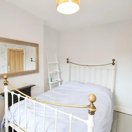 Stunning Victorian With Private Garden *