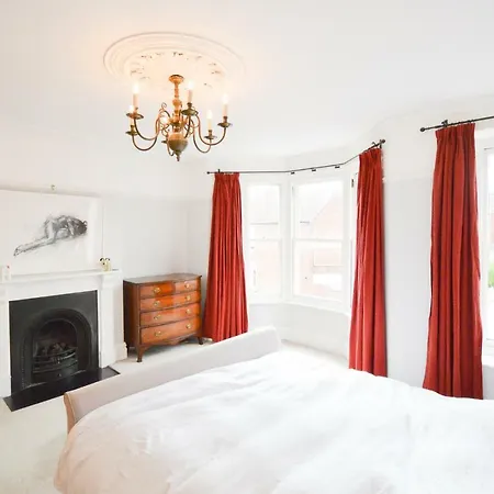 Дом отдыха Stunning Victorian With Private Garden *