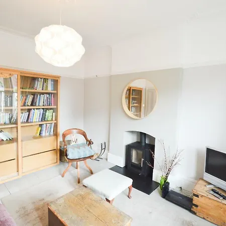 Stunning Victorian With Private Garden *